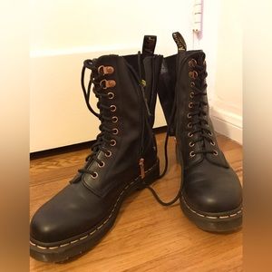 Smooth leather docs with rose gold eyelets. Size 9.